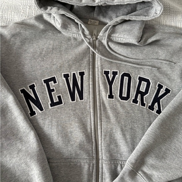 Brandy Melville Sweaters - Brandy Melville Gray Zip-Up Hoodie